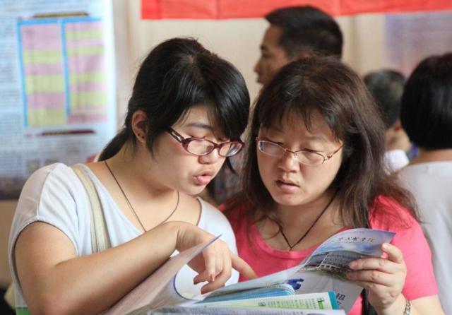 专科学校学费一般多少钱，2020晋中师范高等专科学校学费多少钱一年-收费标准（民办二本和公立大专的区别）