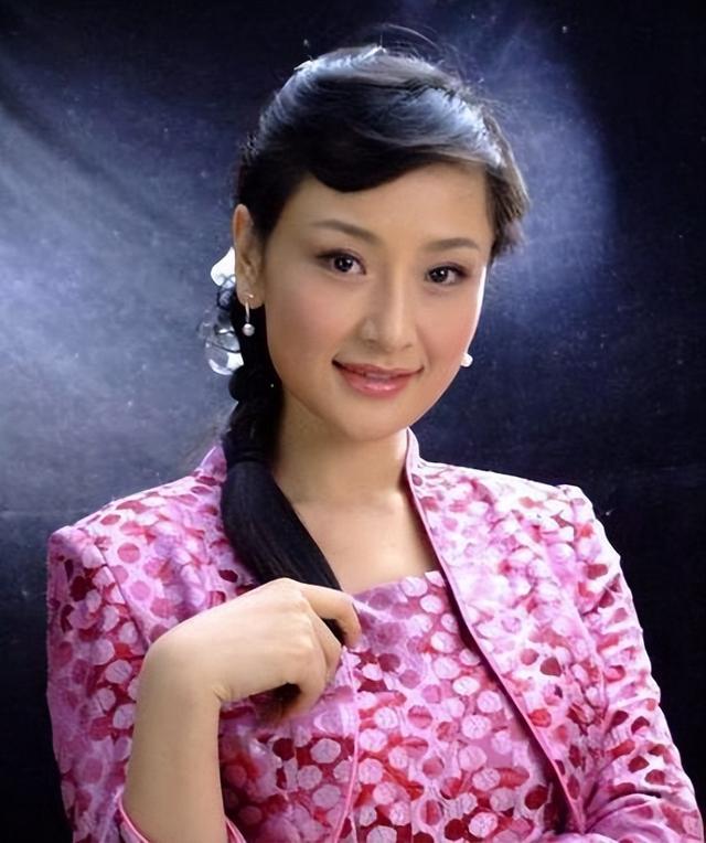 王学兵和孙宁离婚10年：一个3婚娶娇妻，一个未婚没孩子