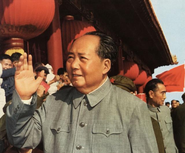 故宫建于哪个朝代，毛主席曾3次参观故宫城墙（故宫是哪个朝代建的）