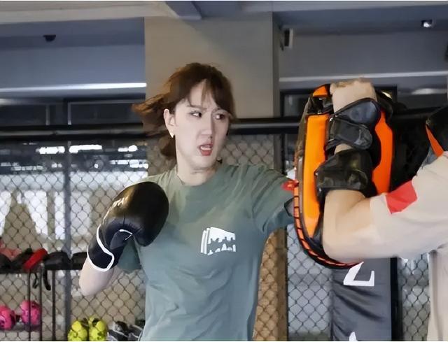 中国十大的女保镖排名，中国第一位女保镖（曾穿8斤钢板保护外宾）