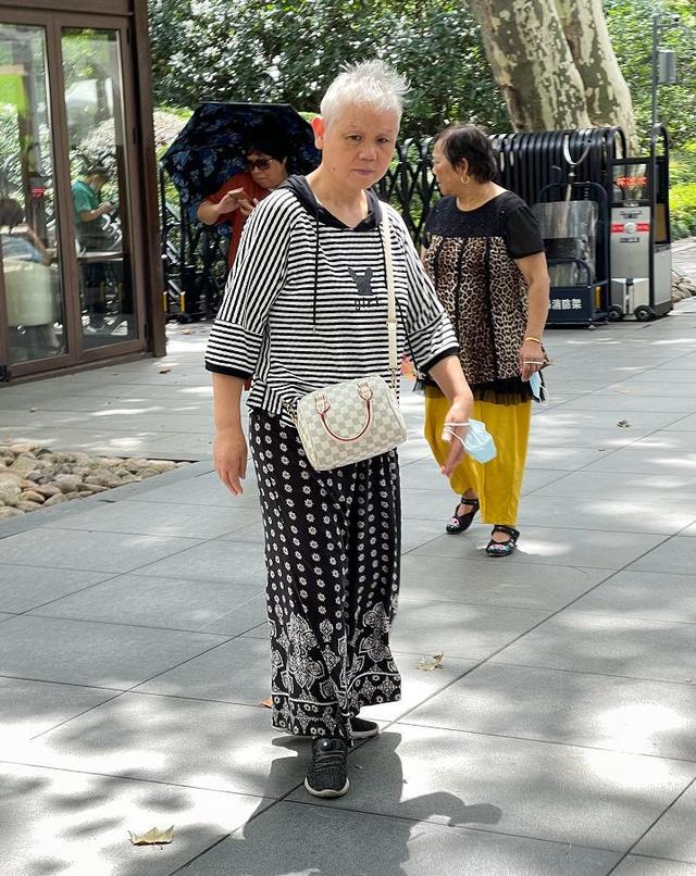 裙裤怎么搭配上衣，花裙裤怎么搭配上衣（这3种裤子时尚又百搭）