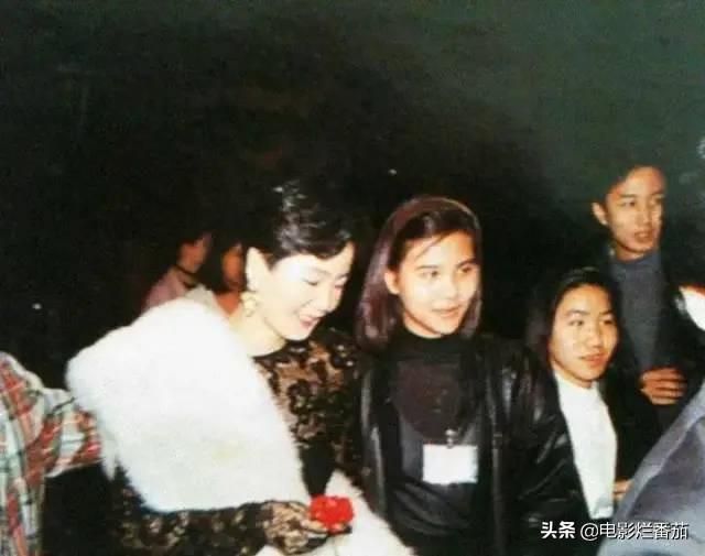 邓丽君简介个人简历，邓丽君简介（是华语乐坛献给世界“最珍贵的礼物”）