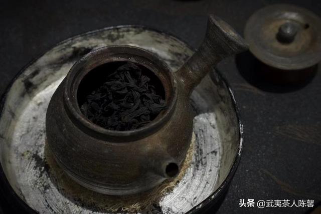 茶污渍用什么来洗才干净，茶污垢用什么方法能洗干净（教大家几个处理茶渍的小妙招）