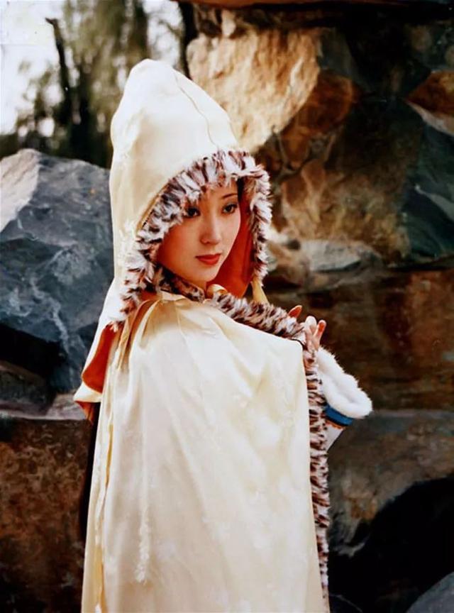 花谢花开花满天，雷龙鱼吃什么饲料（《红楼梦》里黛玉写的诗）