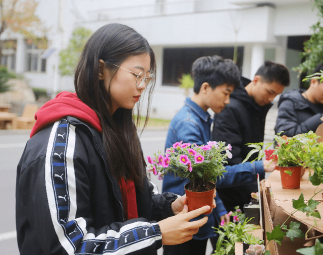 银行卡有什么用，交通银行卡有什么用（录取通知书里的“银行卡”）