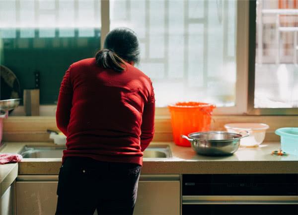 女人梦见吃饺子是什么预兆，女人梦见吃饺子（长大后才懂大姨的心酸）