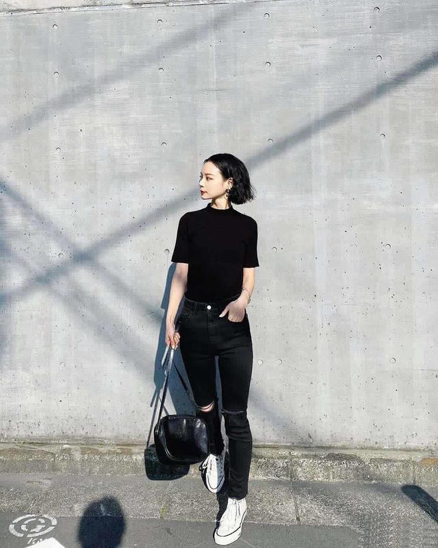 女生极简风穿搭图片，什么是极简风穿搭（让你轻松提升品位）