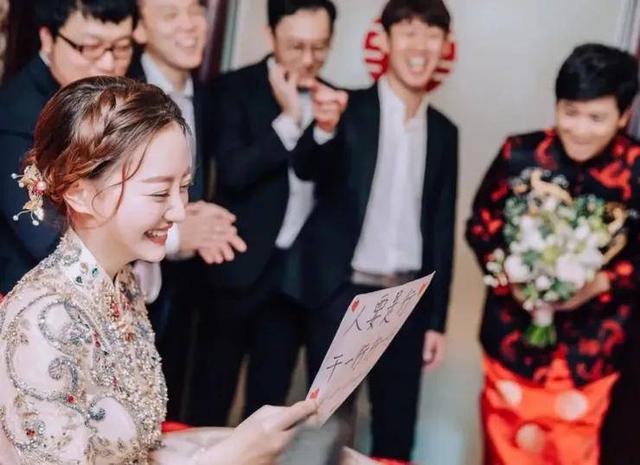 接新娘堵门游戏，结婚婚礼接亲之堵门小游戏（接亲的六个趣味小游戏）