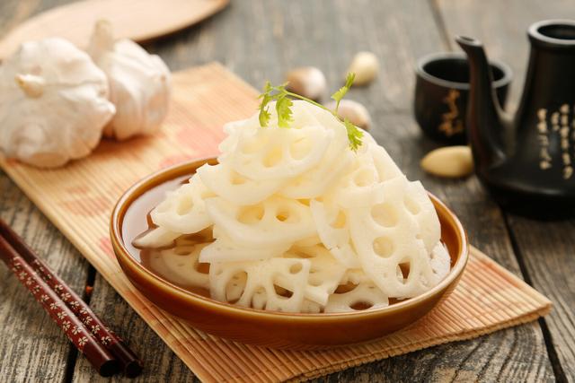 藕粉的营养价值及功效禁忌，藕粉的作用与功效禁忌及食用方法（优质的莲藕该如何挑选）