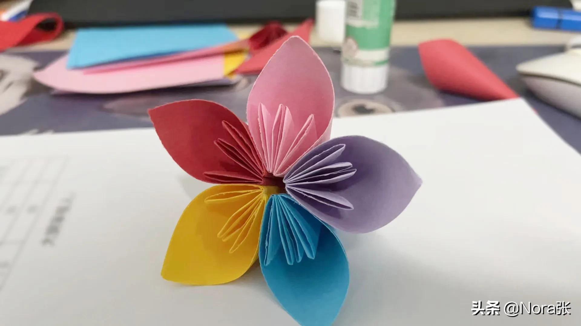 用正方形的纸折玫瑰花,不凋零的五色花折纸方法 - 玉三网