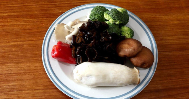 今天晚上吃什么，晚上吃什么菜食谱大全（建议大家：常吃这3样）