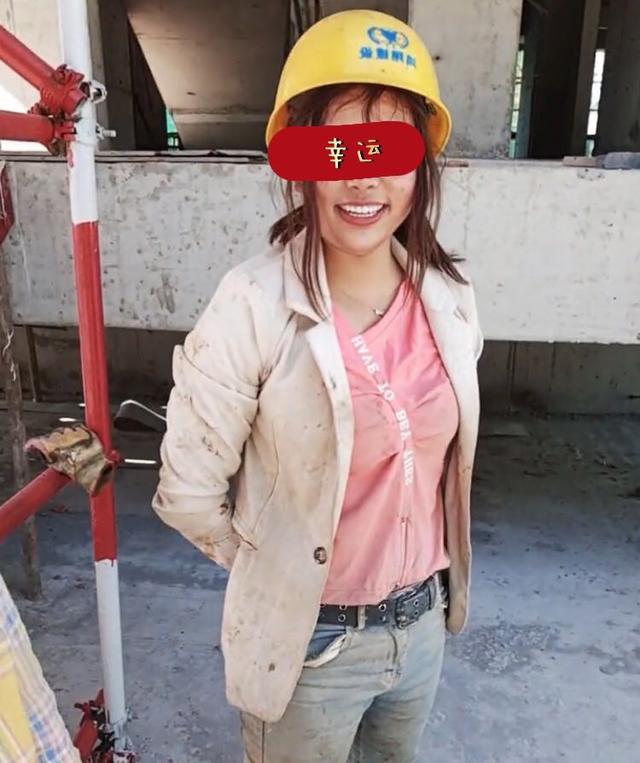 女生说搬砖是什么意思，搬砖是什么意思（一工地上搬砖的女孩引发网友们赞美）