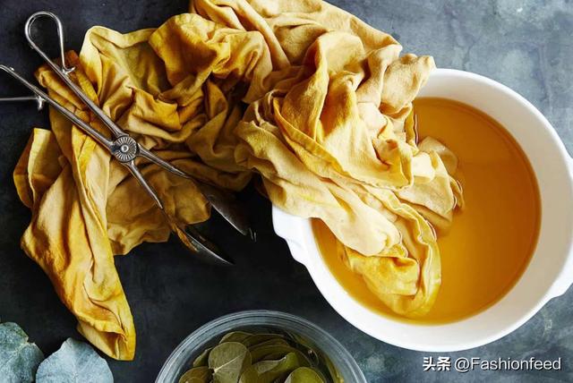 染衣服的染色剂需要加什么，如何用食用色素给衣服染色