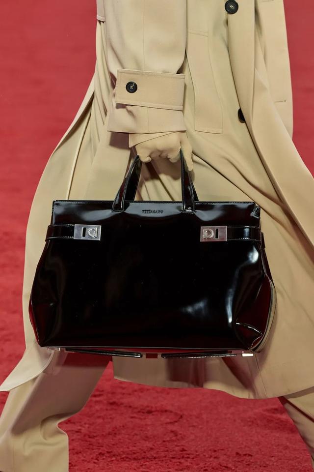 element是什么牌子，ELEMENT是啥牌子的电视（95岁的FERRAGAMO）