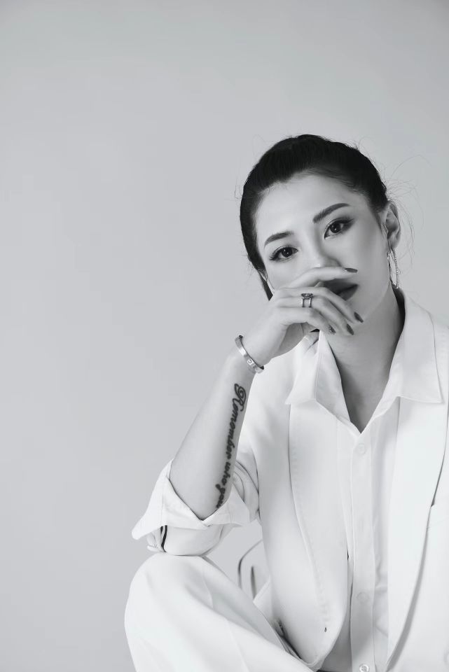 ***伤感的歌,2021伤感情歌排行_华语实力歌手雷雨新歌《***痛苦的人》