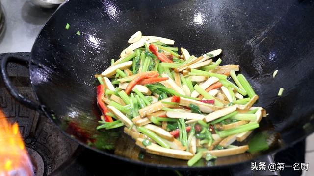 芹菜15种做法，芹菜的做法大全家常（清脆爽口超下饭）