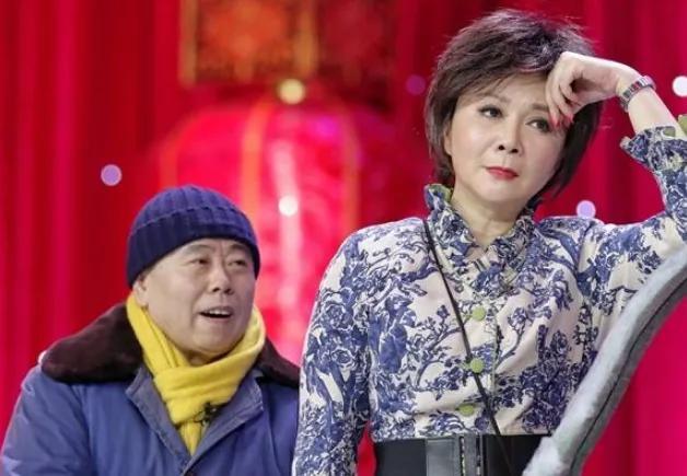 蔡明的丈夫是谁，蔡明和丈夫结婚了吗（演员蔡明：24岁嫁丁秋星）