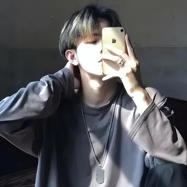 黑白风微信头像，黑白系微信头像（微信头像 ， 黑白伤感头像）