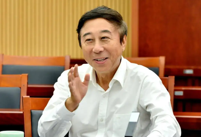 benz雄，benz雄开的是什么奔驰（实则家世显赫的10位男星）