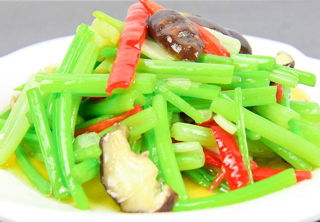 减肥能吃粉丝吗，减肥期间可以吃多少克粉丝（天暖了建议大家：常吃3样）