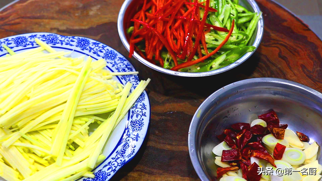 夏季饮食吃什么好，夏季饮食吃什么好消化（少吃苦瓜和番茄）