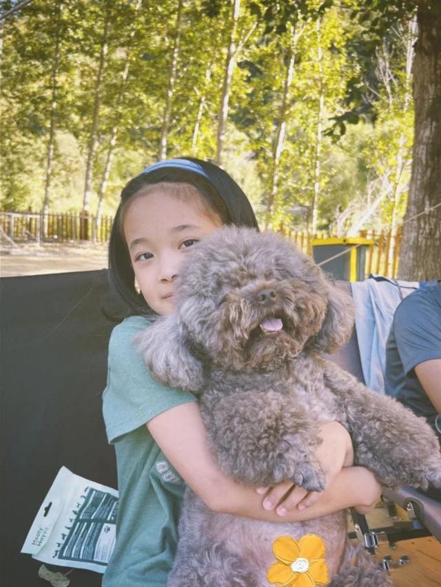 梅婷鄢颇有孩子吗，9岁女儿继承其美貌