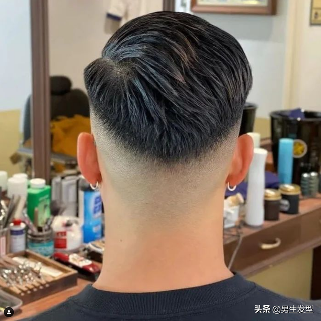 男圆脸适合什么发型，圆脸适合什么发型女2022图片（夏天男生别乱剪头发）