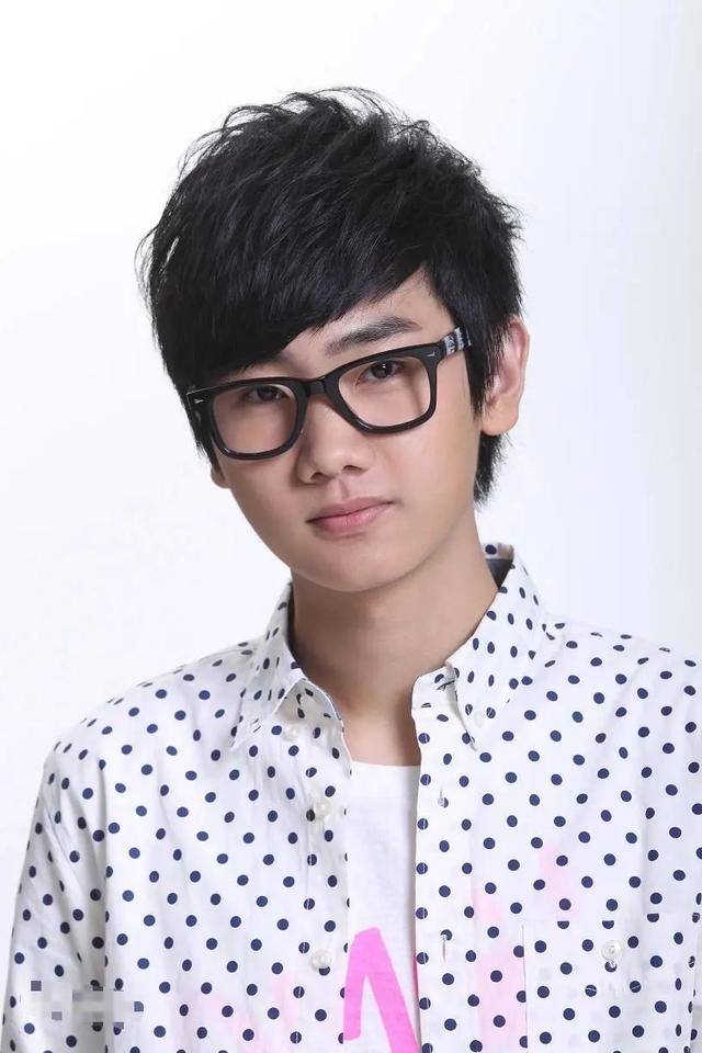 汪苏泷万有引力，在操场等你（汪苏泷——娱乐圈少有的善良人）