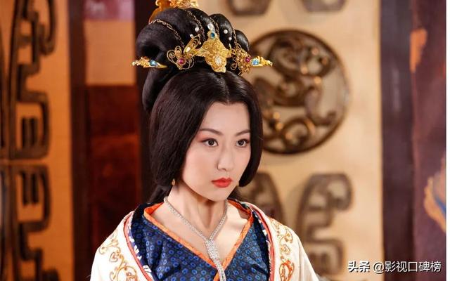 姓白的明星名字有哪些，姓白的明星（把董璇和白冰放在一起比较）