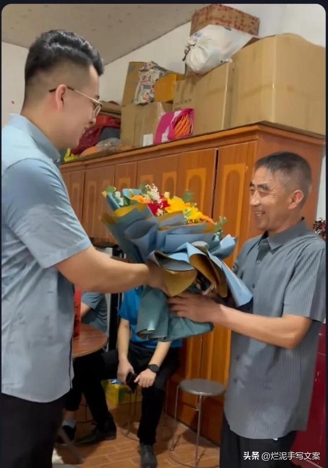 订婚文案有哪些，有趣的订婚文案（千万网红麦小登订婚彩礼18.8万惹争议）