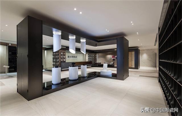 强牌瓷砖怎么样，强牌瓷砖百度百科（威尔斯陶瓷荣获2022年度“建筑卫生陶瓷十大品牌榜”三大奖项）