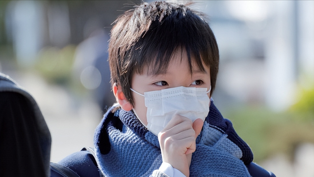 经常感觉胸闷气短是怎么回事，时常感到胸闷气短是怎么回事（或是肺功能下降导致的）