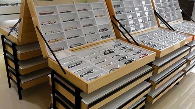 怎样加盟眼镜店，开一家加盟眼镜专卖店需要多少钱