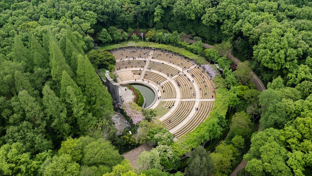 中国旅游胜地四十佳般的存在,钟山风景区是由中山陵景区,明孝陵景区