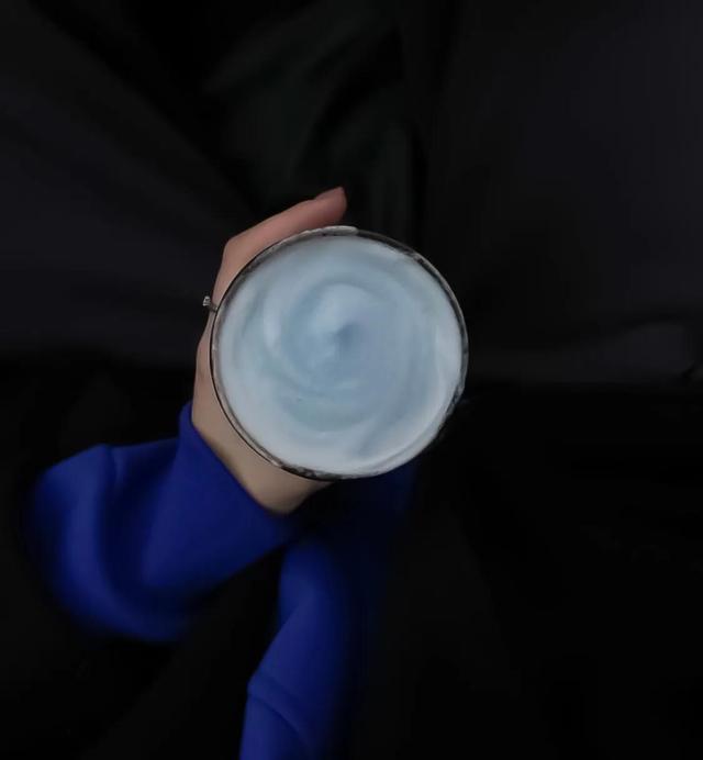 天蓝色背景图，林池染/天空意境背景图/天空是蔚蓝色，微信头像（蓝色温柔乡）