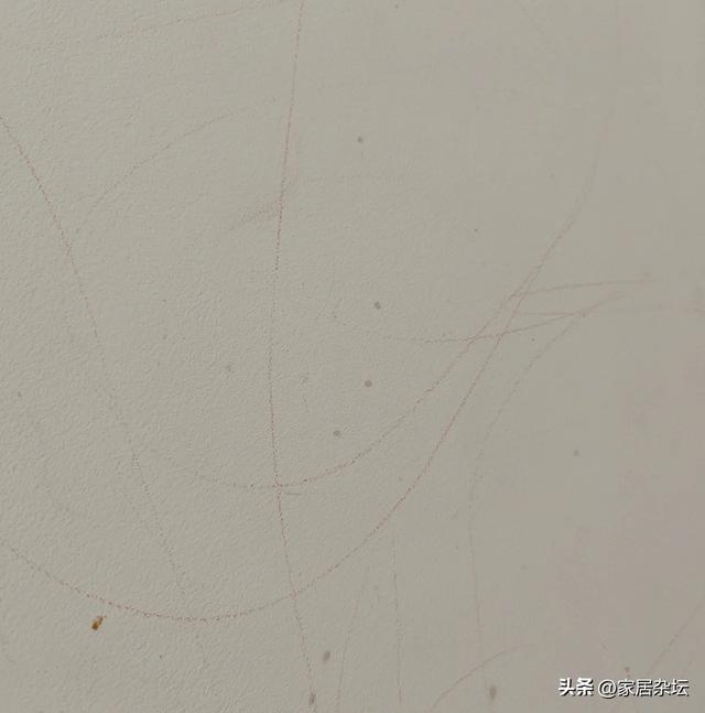乳胶漆墙面翻新最简单的方法，墙面翻新最简单最经济实用的方法（自己就能轻松搞定）