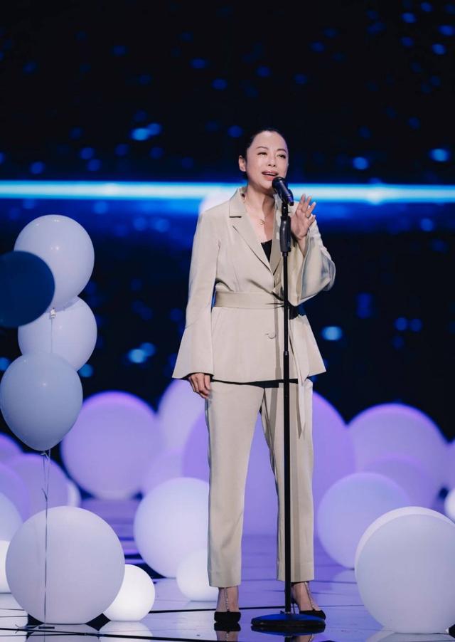 黄绮珊和杜海涛,杜海涛的妈妈是黄绮珊(54岁只有"干儿子"杜海涛)