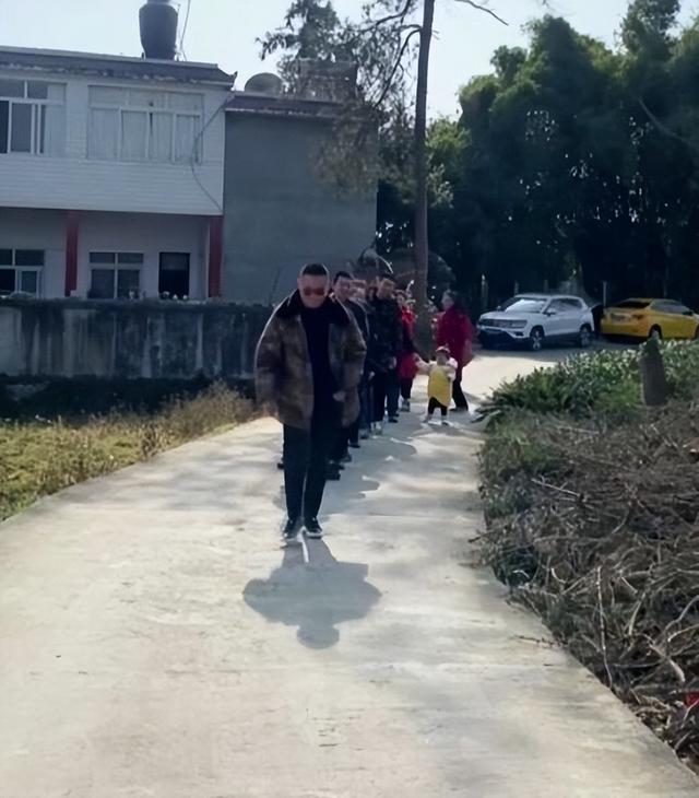 一家人的微信群名，适合一家人的微信群名（女子家族群通知统一穿棉睡衣聚会）