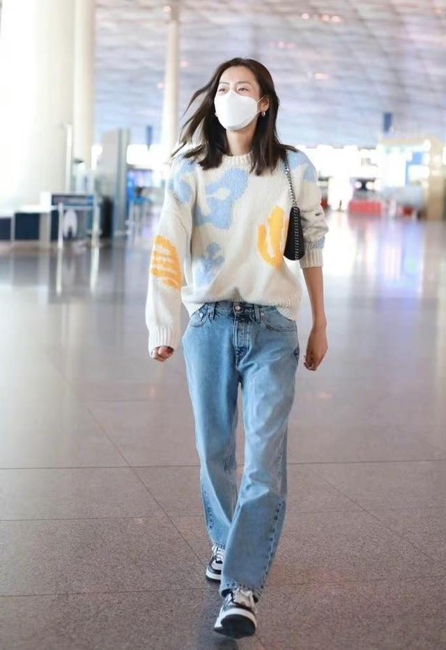 牛仔外套搭配什么裤子好看，短款牛仔外套搭配什么裤子好看（“刘雯”太有超模气质了）