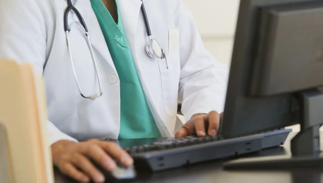 蜈蚣属于昆虫吗，蝎子和蜈蚣是属于昆虫吗（身为五毒之一的蜈蚣竟毒不死公鸡）