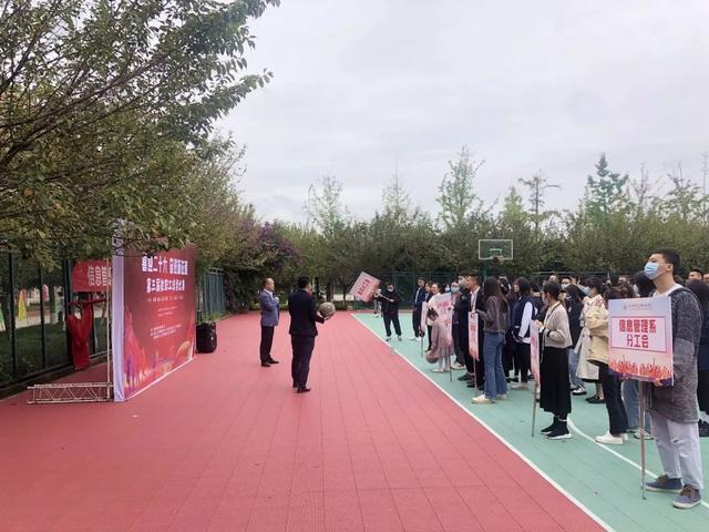 四川希望汽车职业学院，2021年四川希望汽车职业学院学费一年多少钱及各专业收费标准（教职工运动会，一起来运动啦）