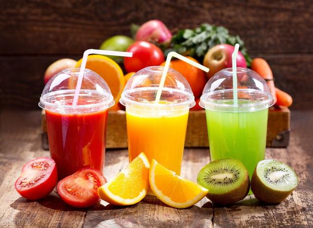 鲜榨果汁与直接吃水果的区别，直接吃水果和榨水果汁有什么区别（鲜榨、NFC、复原果汁、果汁饮料、果味饮料……有啥区别）