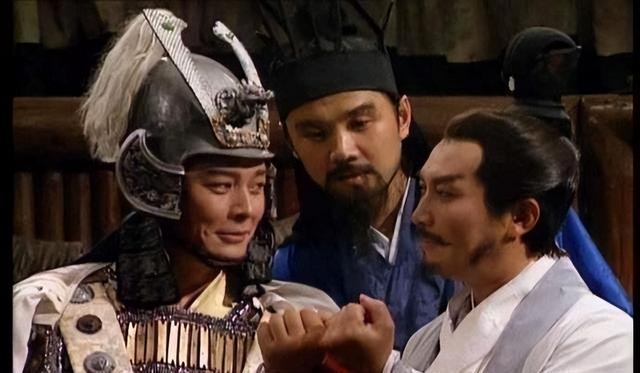 鸭子走路时为什么会摇摇晃晃，鸭子走路为什么会摇摆（走路姿势可决定一个人的命运）
