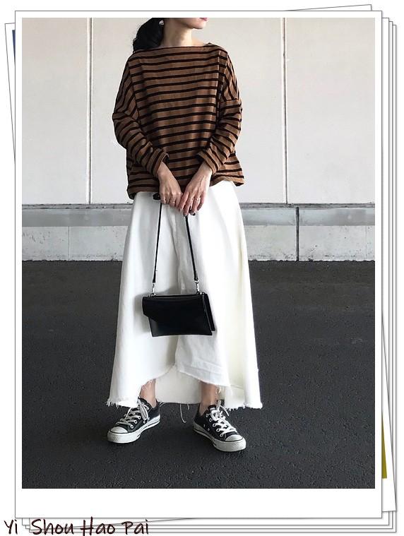 牛仔半身裙搭配什么上衣好看，牛仔半身裙搭配什么上衣好看春季（牛仔半身裙的春季搭配28例）