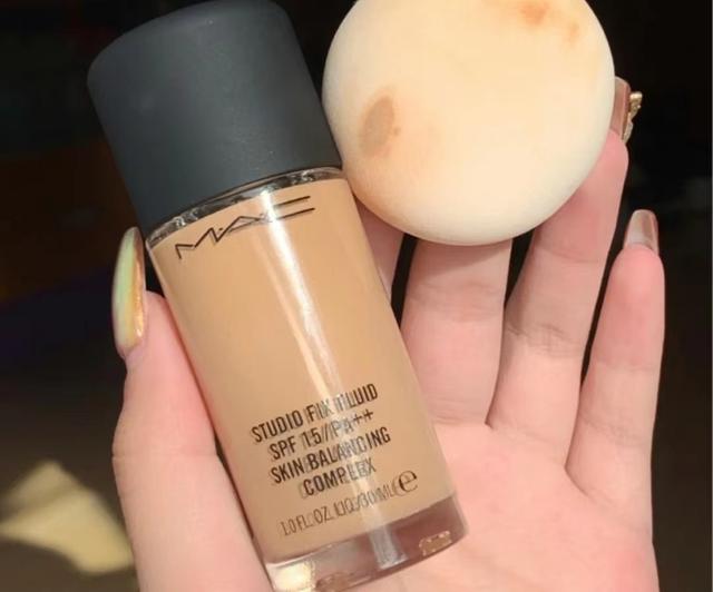 粉底液排行榜前十名的牌子，什么大牌粉底液好用（值得回购的四款大牌粉底液）