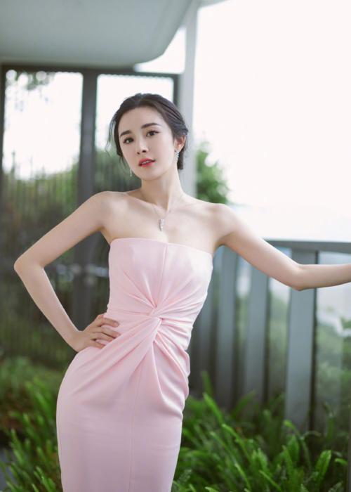 看颜值,看身材,所以才令当代女性养成了"好女不过百"的错误思想观念