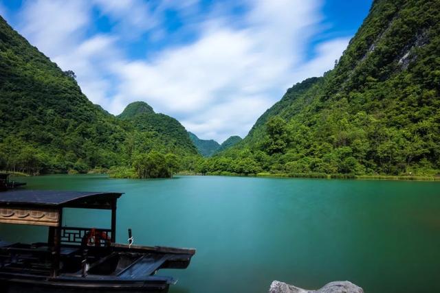 暑假去哪里旅游好，暑假去哪里旅游好玩2021（最适合去的12个美景地）