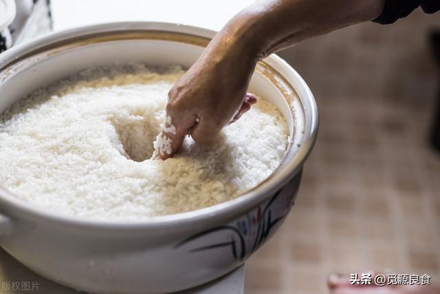 做糯米甜酒的制作方法，糯米甜酒的做法（过年想喝米酒不用买）