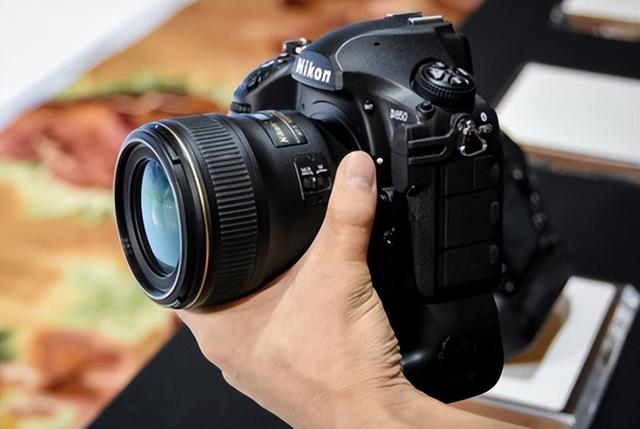 入门级单反相机推荐，推荐4款适合新手入门的微单相机（谁会是最后一款热销的单反相机）