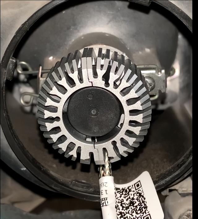 长城金迪尔怎么样，长城炮皮卡报价及图片（11款长城金迪尔升级汽车LED前照灯步骤解析）